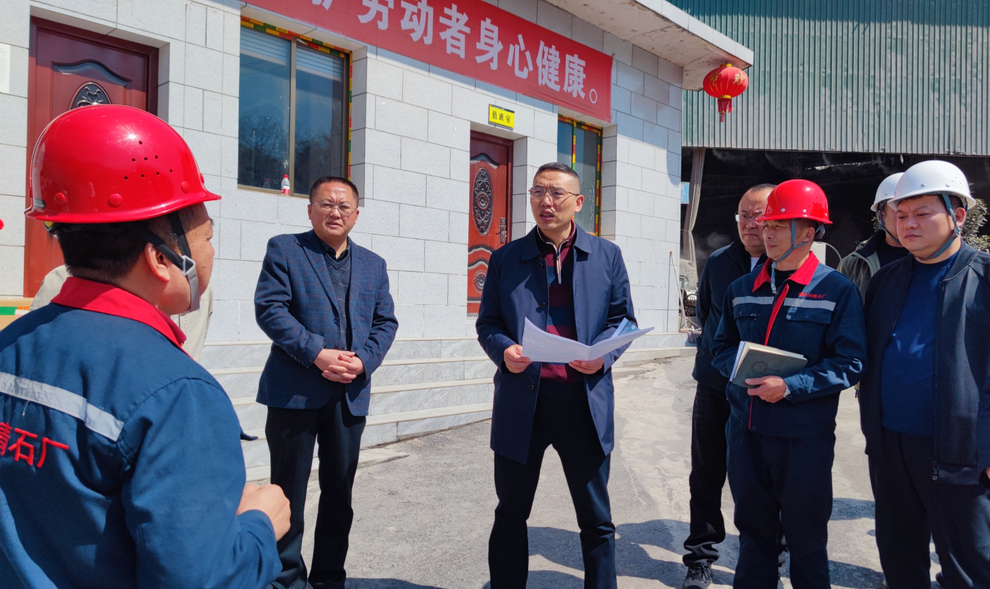 杜伟调研硐底镇工作